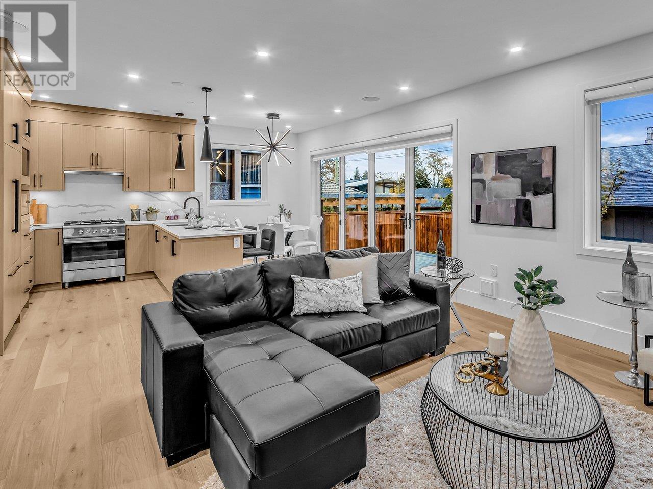 5094 Walden Street, Vancouver, British Columbia  V5W 2V7 - Photo 3 - R2827992