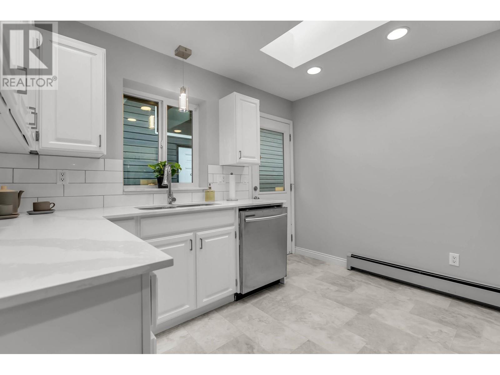 1281 Lynwood Avenue, Port Coquitlam, British Columbia  V3B 6H1 - Photo 14 - R2827947