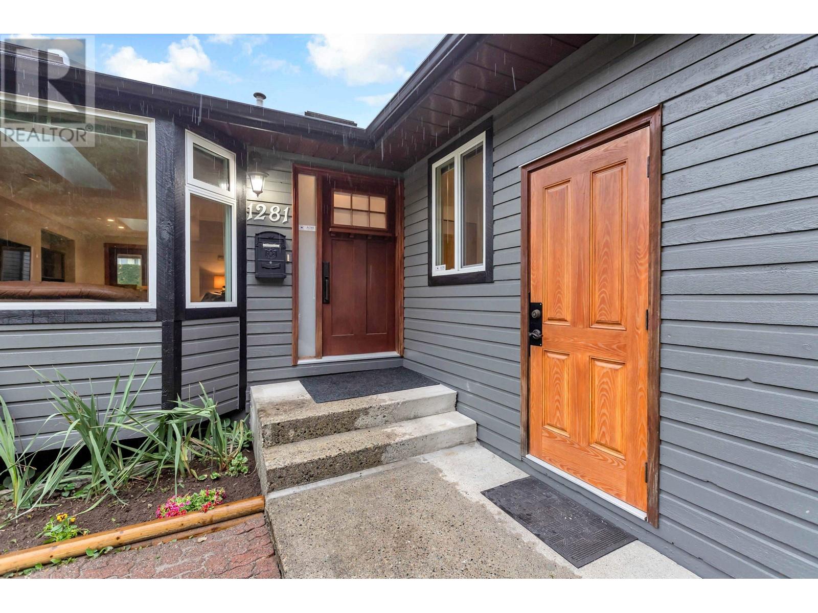 1281 Lynwood Avenue, Port Coquitlam, British Columbia  V3B 6H1 - Photo 5 - R2827947