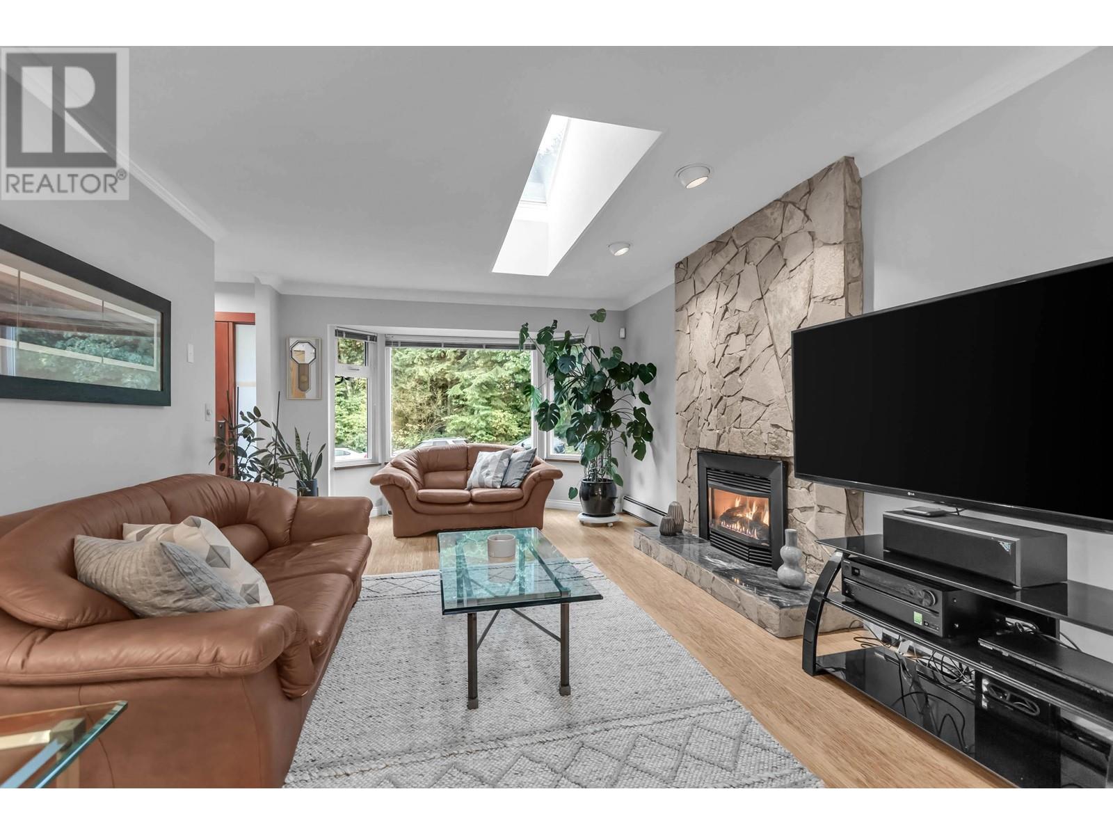 1281 Lynwood Avenue, Port Coquitlam, British Columbia  V3B 6H1 - Photo 9 - R2827947