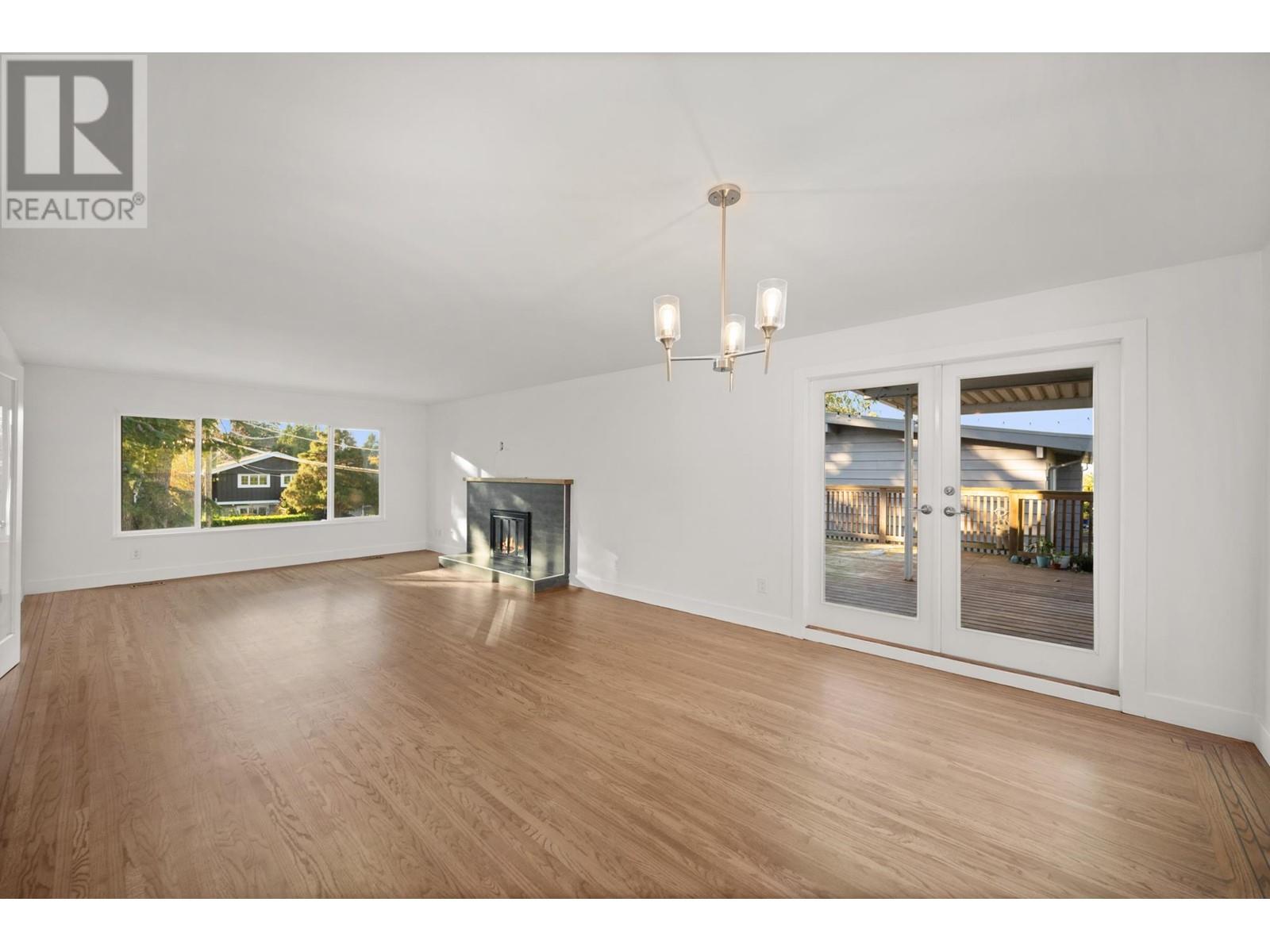 328 54 STREET, delta, British Columbia
