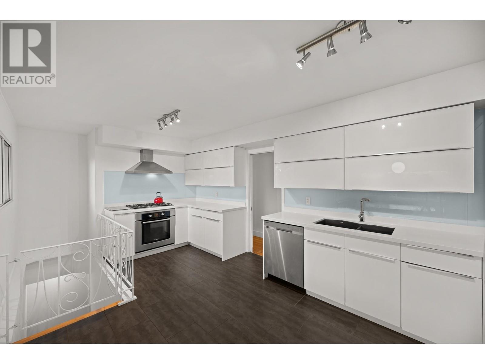 328 54 Street, Delta, British Columbia  V4M 3G5 - Photo 6 - R2827955
