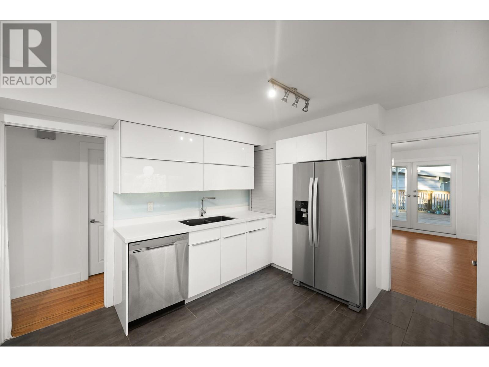 328 54 Street, Delta, British Columbia  V4M 3G5 - Photo 8 - R2827955