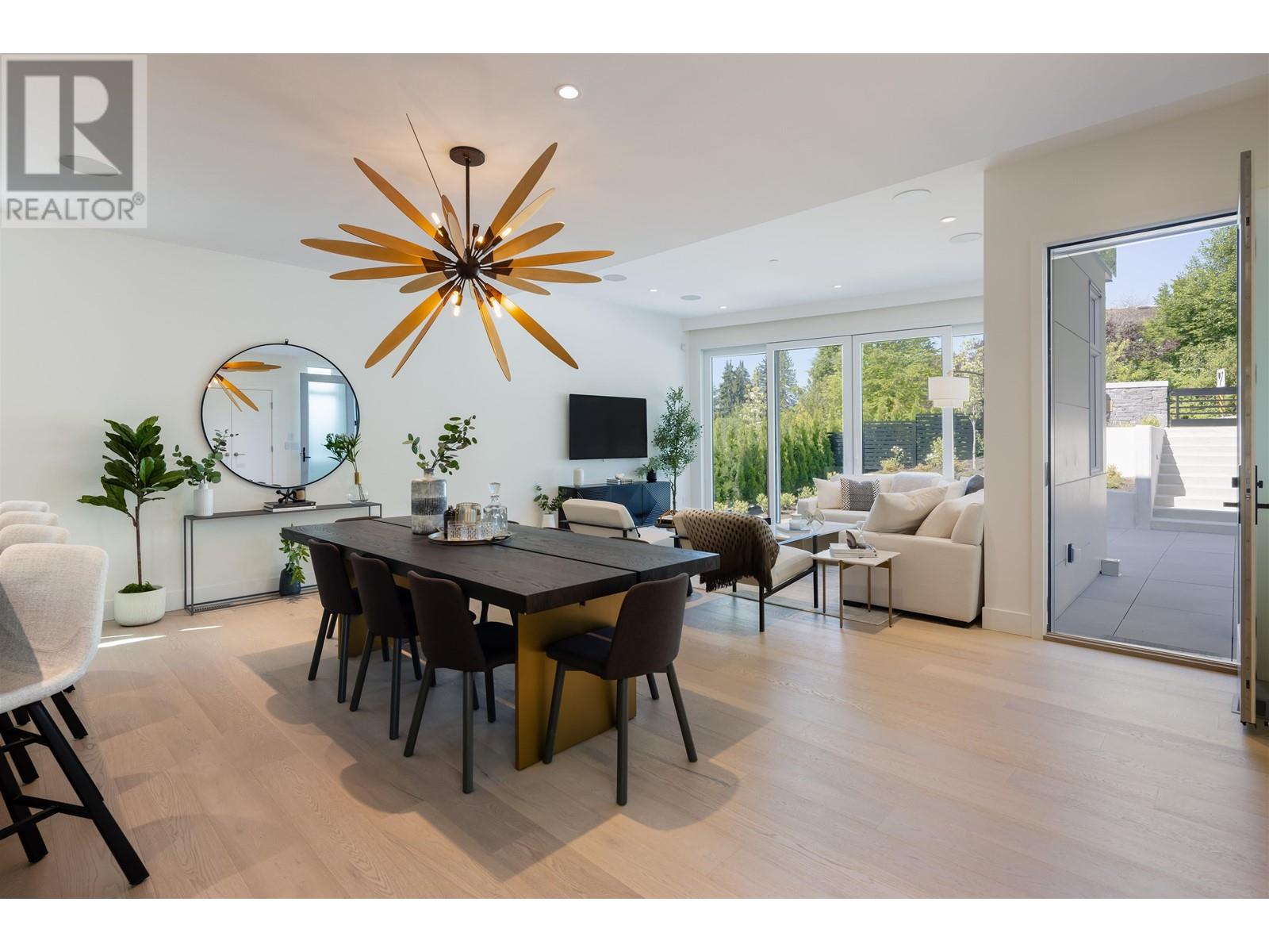 584 Arthur Erickson Place, West Vancouver, British Columbia  V7T 1J1 - Photo 8 - R2828004
