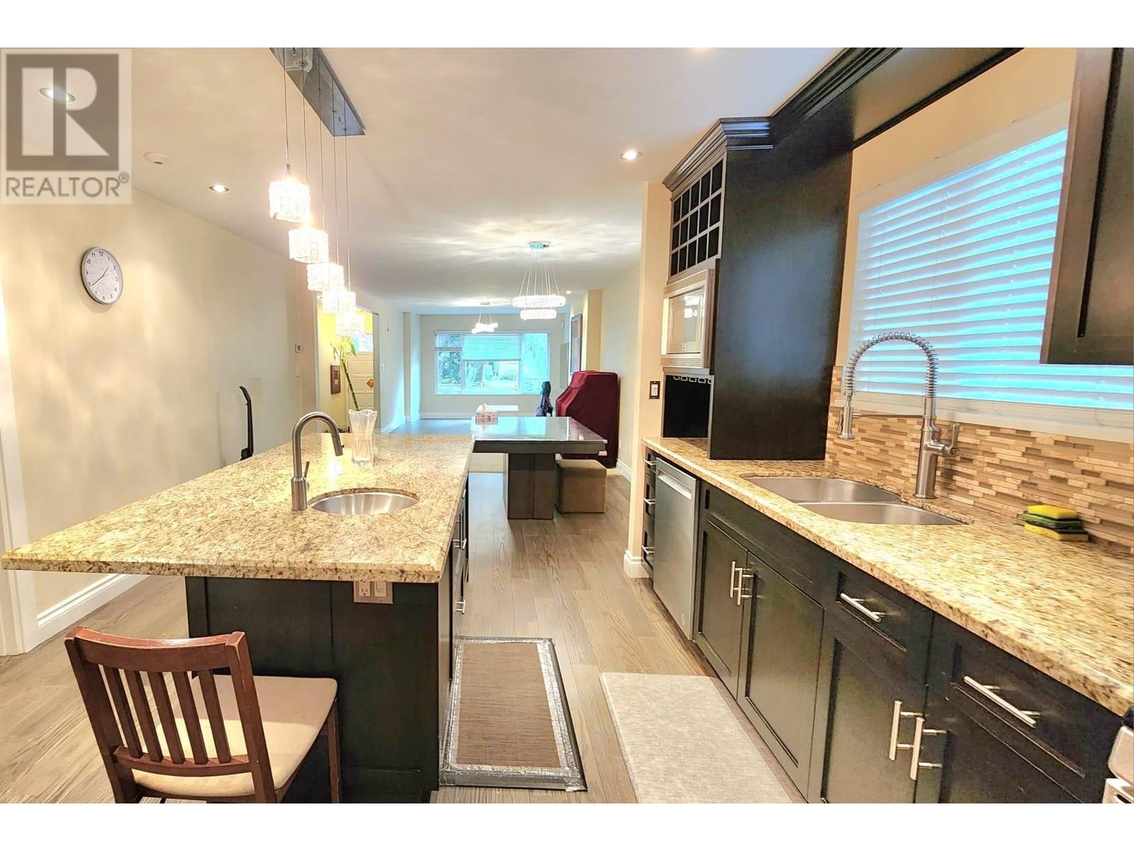 178 W 48 Avenue, Vancouver, British Columbia  V5Y 2Y7 - Photo 2 - R2827974