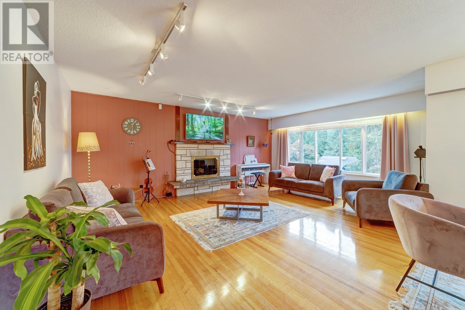 5240 Ranger Avenue, North Vancouver, British Columbia  V7R 3M6 - Photo 4 - R2827998