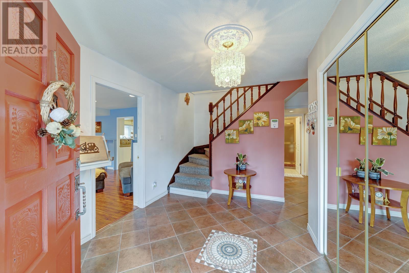 5240 Ranger Avenue, North Vancouver, British Columbia  V7R 3M6 - Photo 3 - R2827998