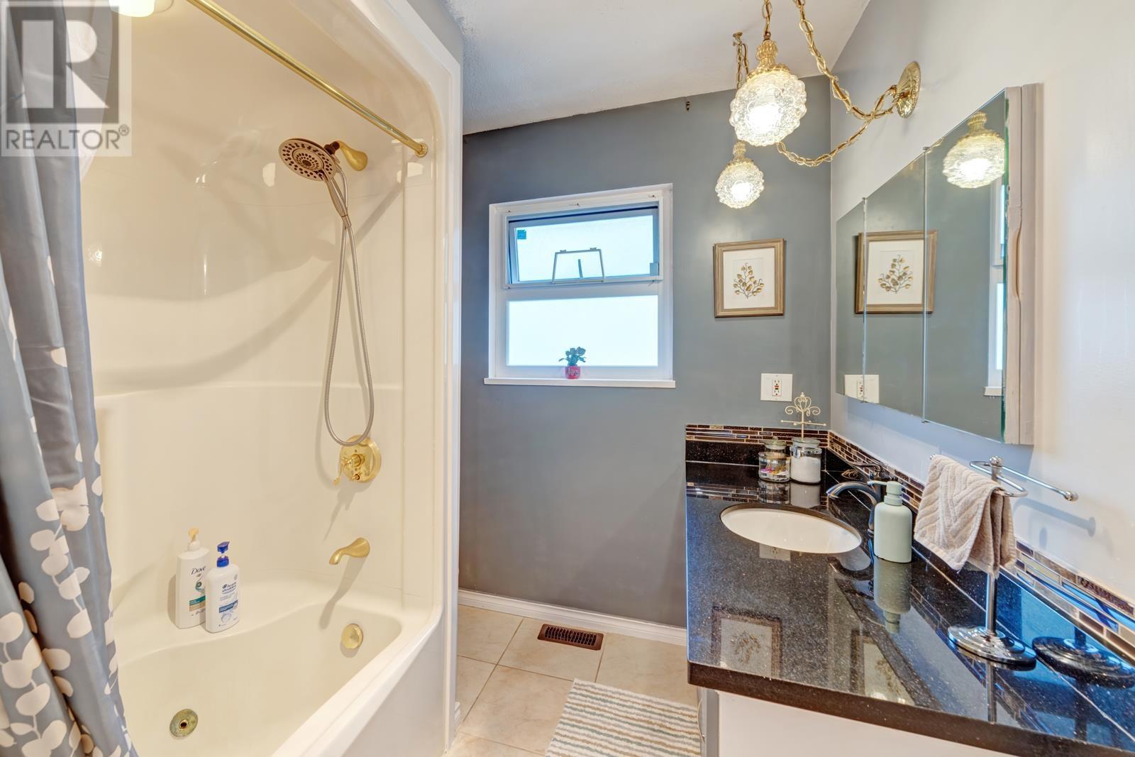 5240 Ranger Avenue, North Vancouver, British Columbia  V7R 3M6 - Photo 12 - R2827998