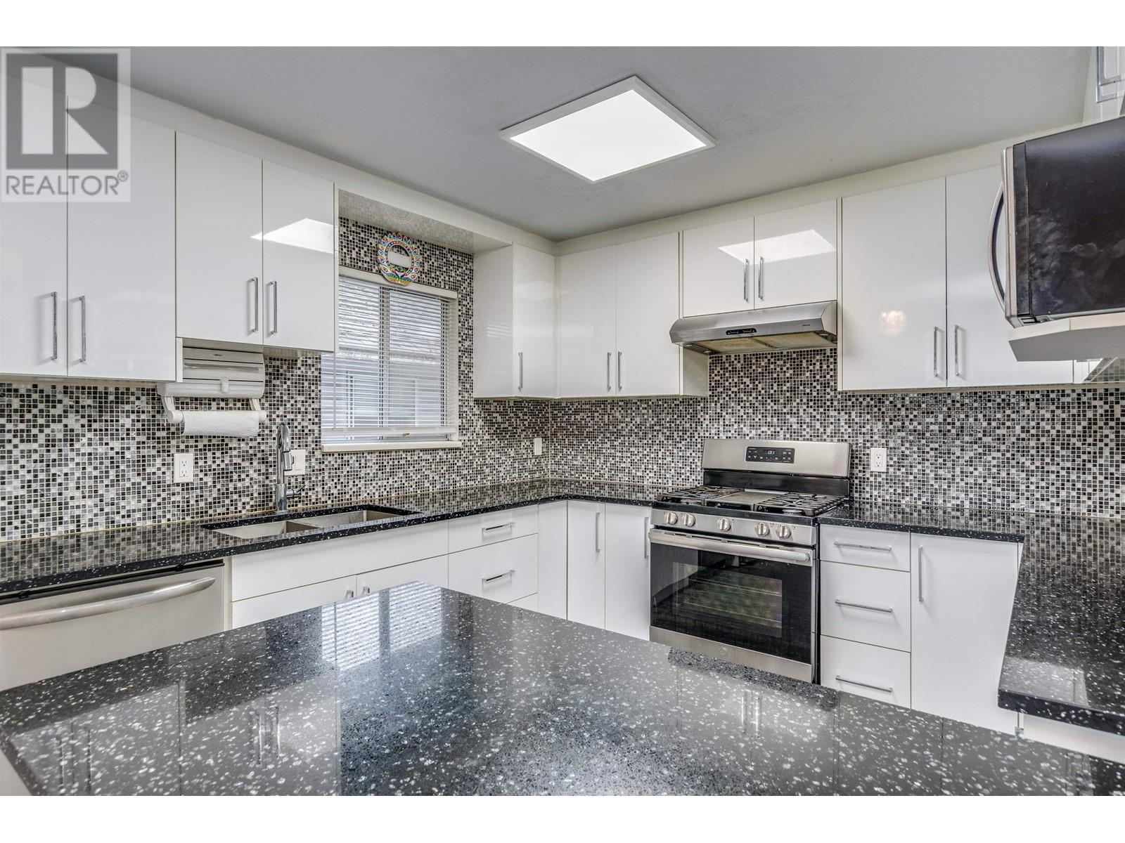 3151 Cambridge Street, Port Coquitlam, British Columbia  V3B 6N8 - Photo 9 - R2828003