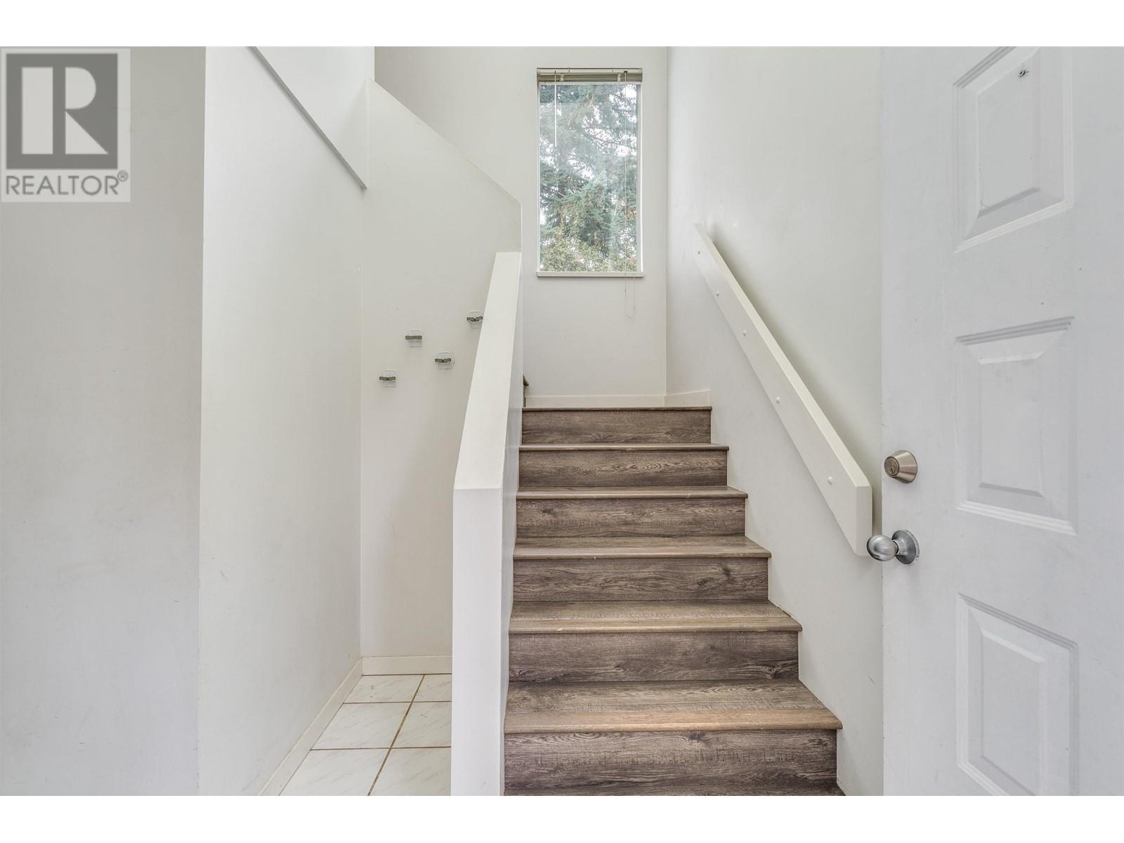 3151 Cambridge Street, Port Coquitlam, British Columbia  V3B 6N8 - Photo 2 - R2828003