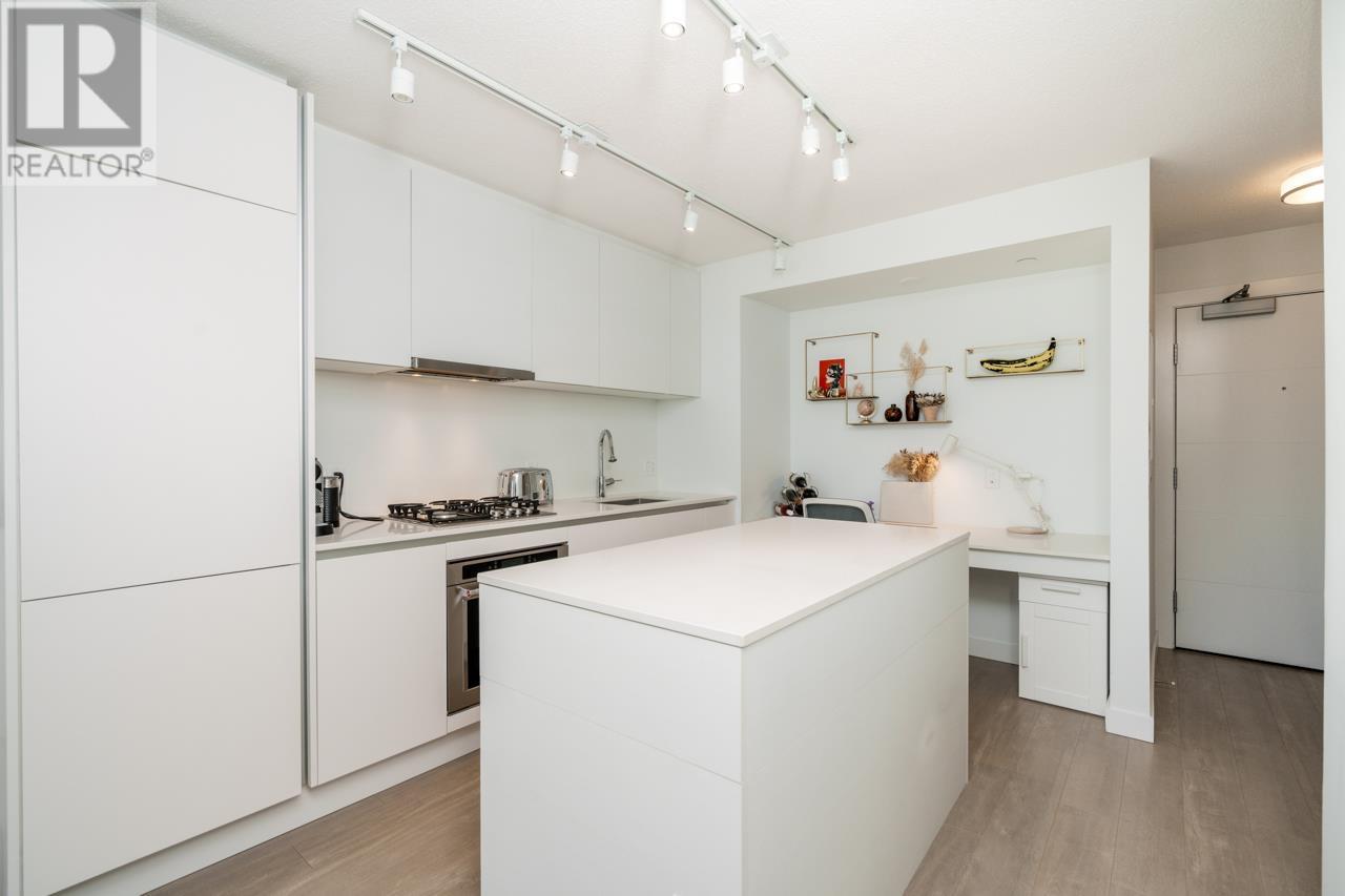 2810 908 Quayside Drive, New Westminster, British Columbia  V3M 0L4 - Photo 3 - R2827717