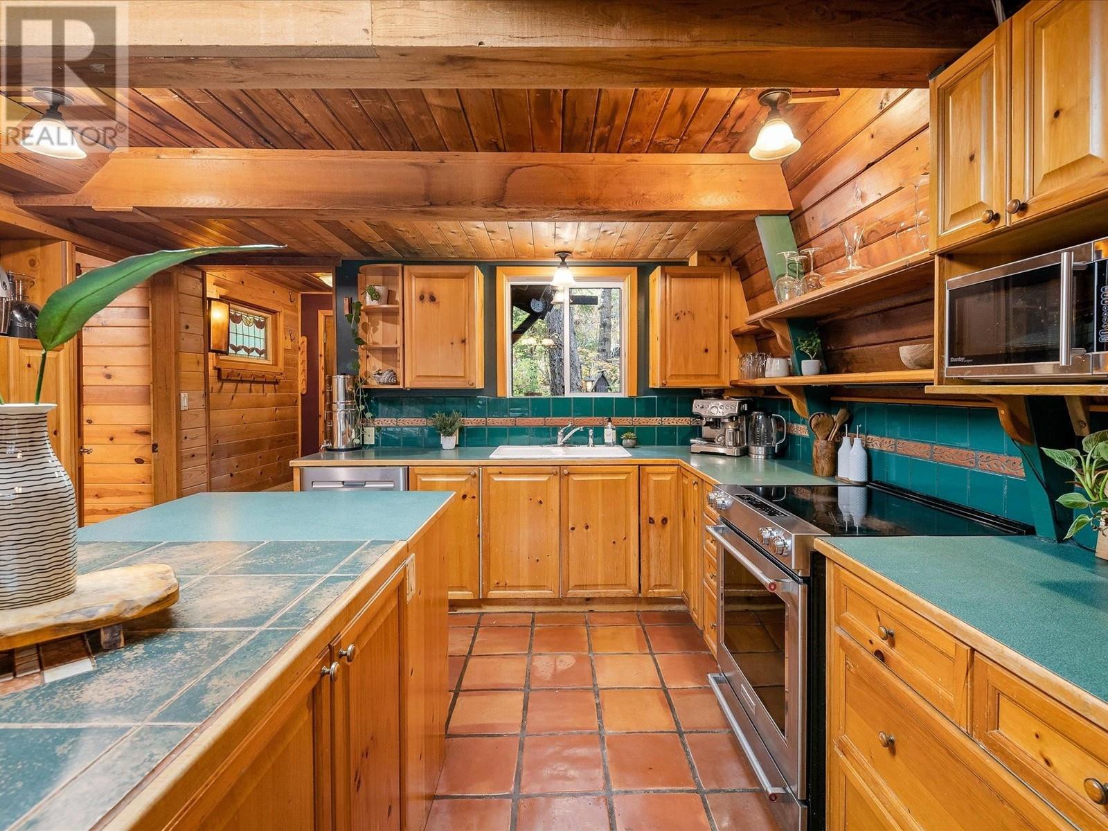 9480 Emerald Drive, Whistler, British Columbia  V8E 0G5 - Photo 11 - R2827816