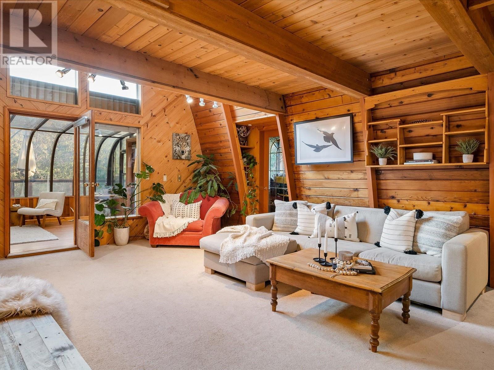 9480 Emerald Drive, Whistler, British Columbia  V8E 0G5 - Photo 2 - R2827816