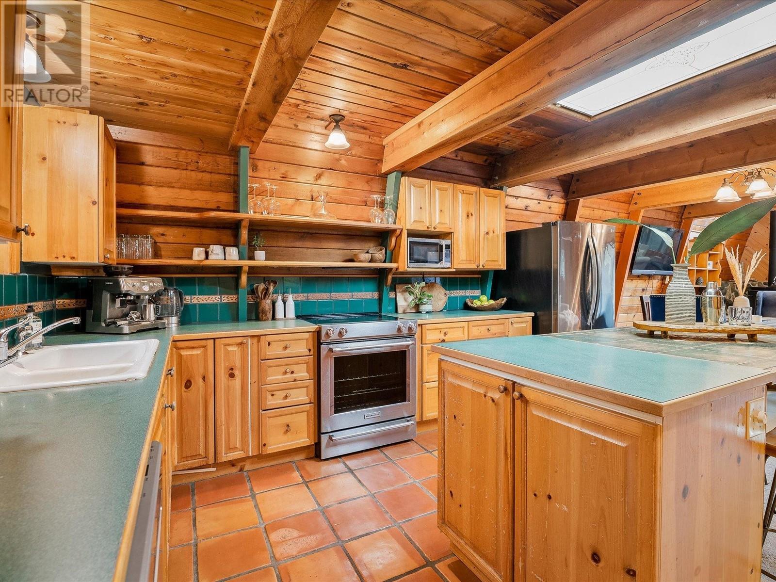 9480 Emerald Drive, Whistler, British Columbia  V8E 0G5 - Photo 12 - R2827816