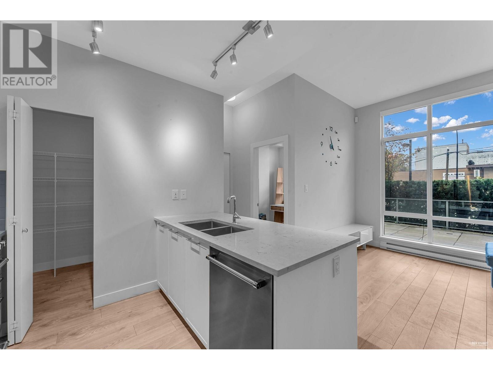 Th2 1728 Gilmore Avenue, Burnaby, British Columbia  V5C 0L3 - Photo 8 - R2827997
