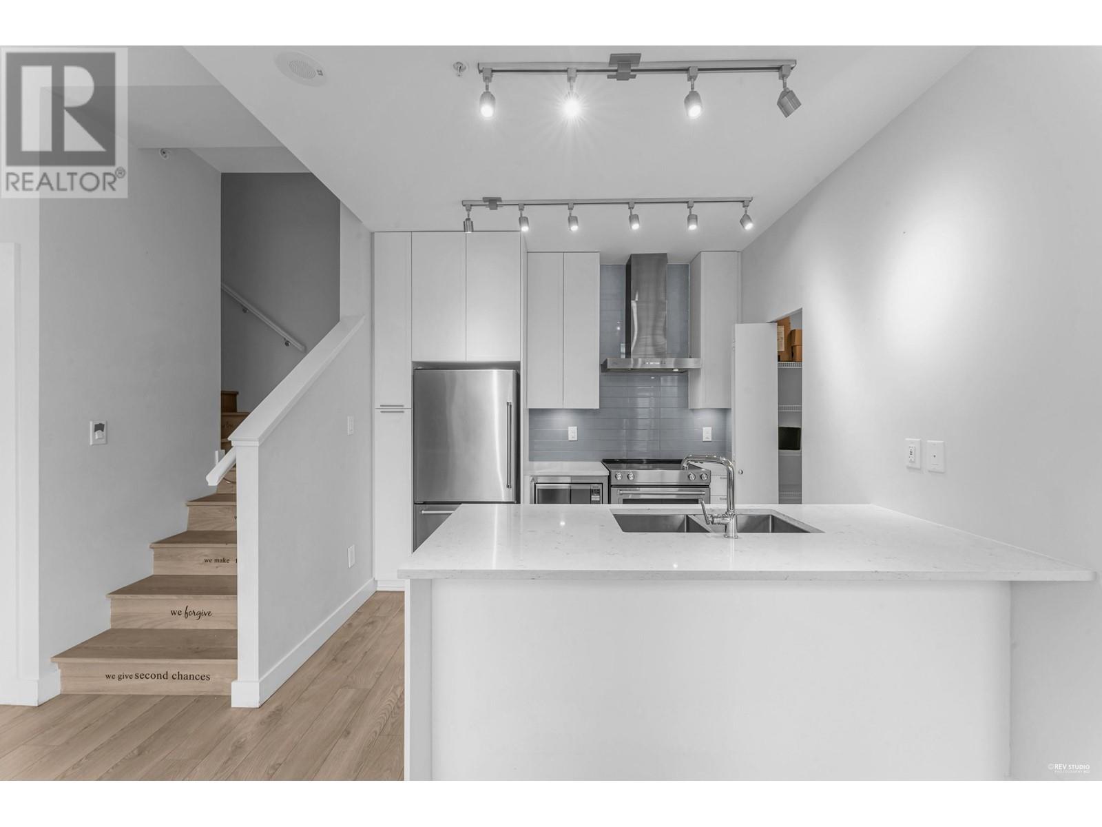 Th2 1728 Gilmore Avenue, Burnaby, British Columbia  V5C 0L3 - Photo 7 - R2827997