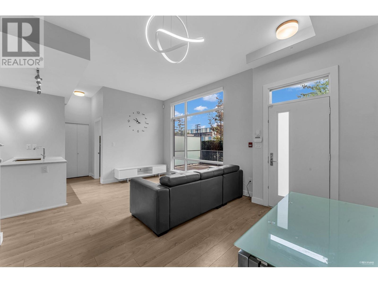 Th2 1728 Gilmore Avenue, Burnaby, British Columbia  V5C 0L3 - Photo 2 - R2827997