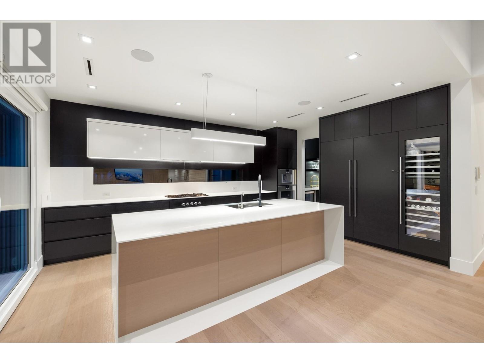 3908 Glenview Crescent, North Vancouver, British Columbia  V7R 3G3 - Photo 5 - R2824945