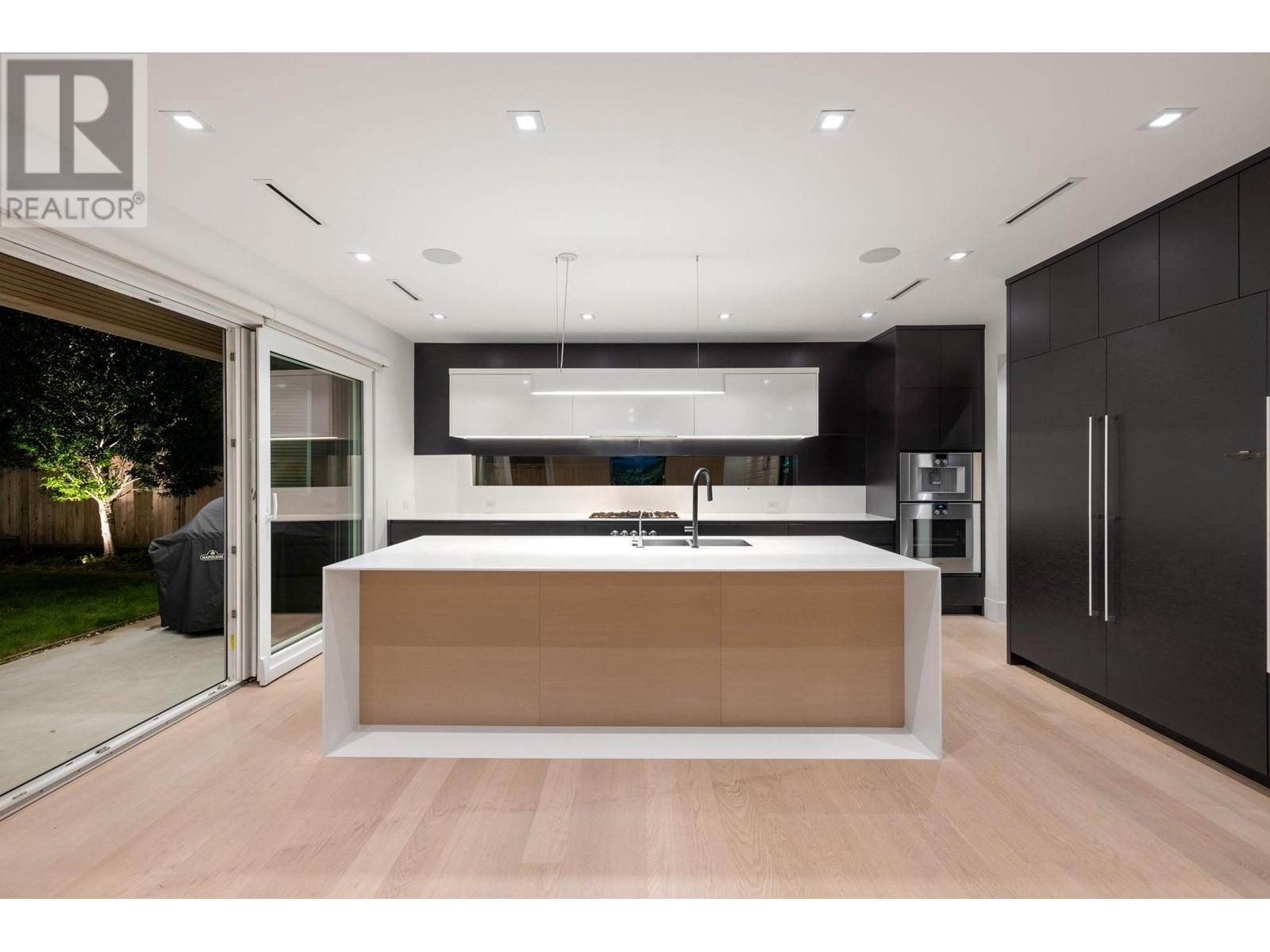 3908 Glenview Crescent, North Vancouver, British Columbia  V7R 3G3 - Photo 6 - R2824945