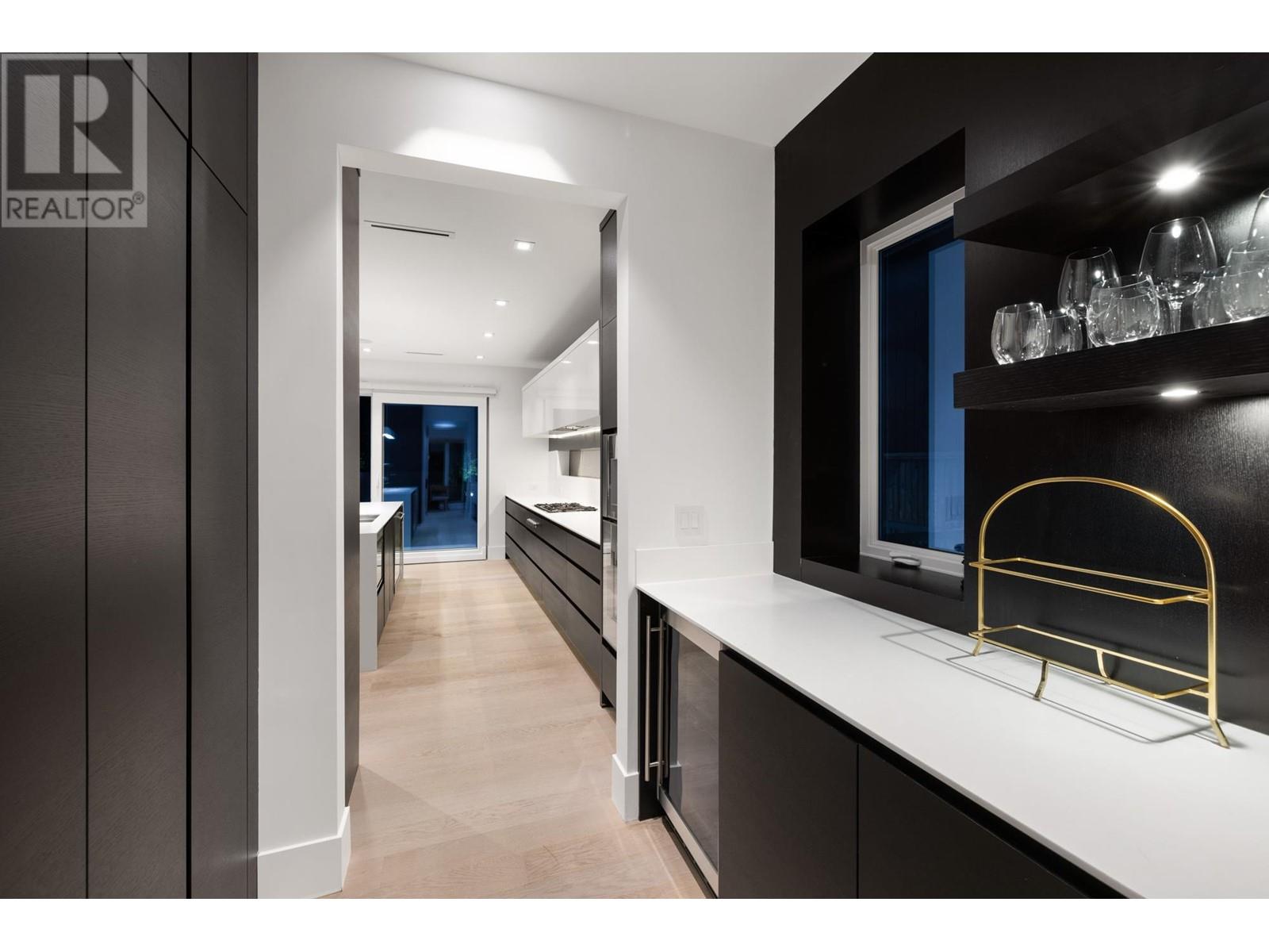 3908 Glenview Crescent, North Vancouver, British Columbia  V7R 3G3 - Photo 11 - R2824945