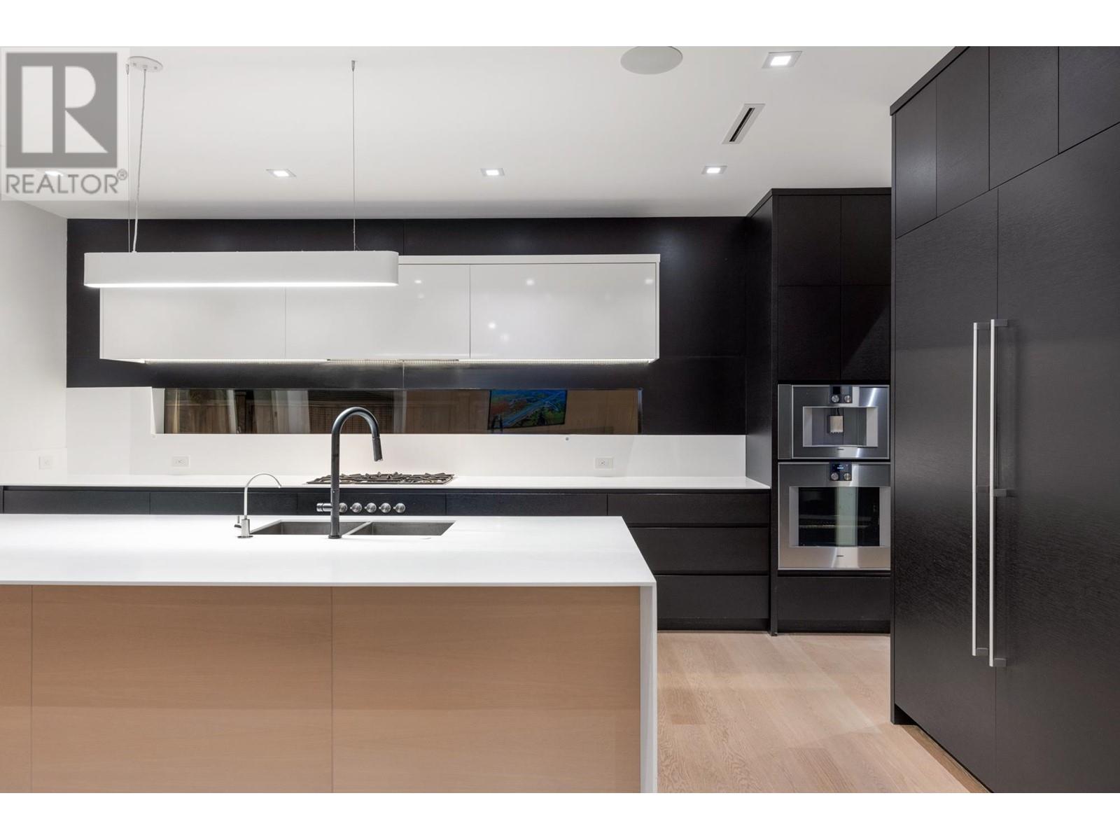 3908 Glenview Crescent, North Vancouver, British Columbia  V7R 3G3 - Photo 8 - R2824945