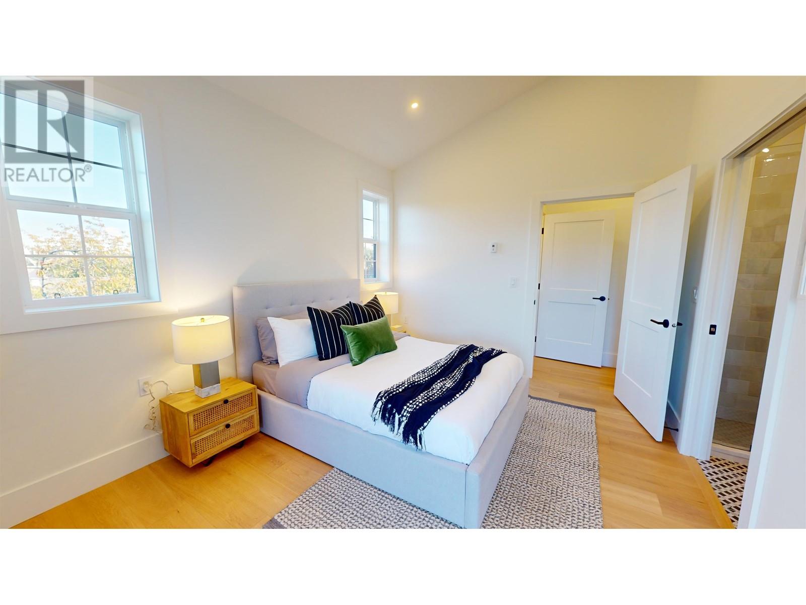 792 E 11th Avenue, Vancouver, British Columbia  V5T 2E5 - Photo 22 - R2828011