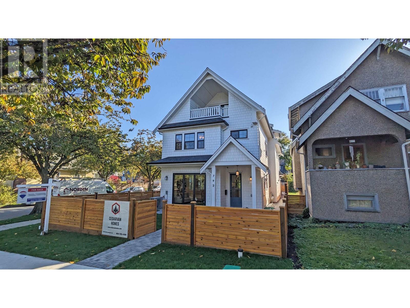 792 E 11th Avenue, Vancouver, British Columbia  V5T 2E5 - Photo 25 - R2828011