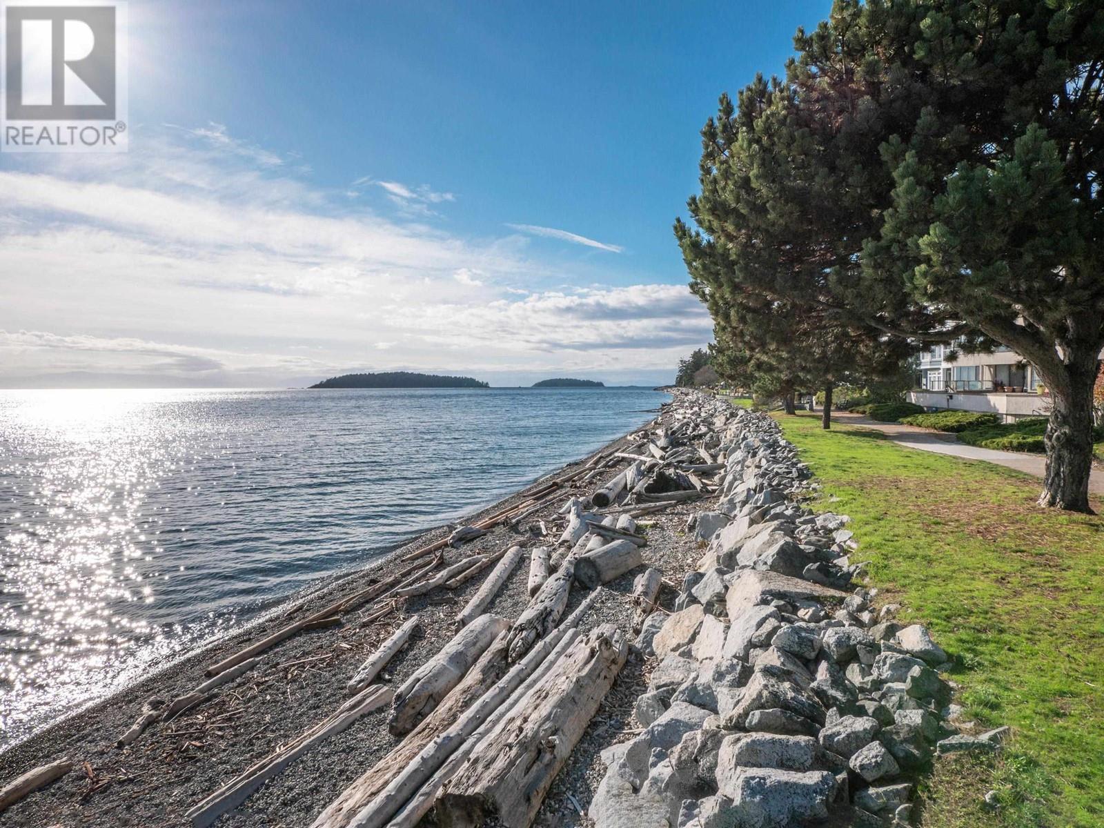104 5477 Wharf Avenue, Sechelt, British Columbia  V7Z 0H5 - Photo 3 - R2828020