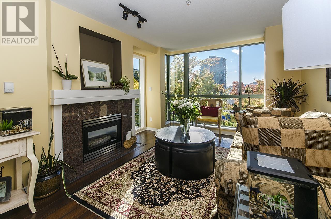 402 212 Lonsdale Avenue, North Vancouver, British Columbia  V7M 2G1 - Photo 2 - R2828045