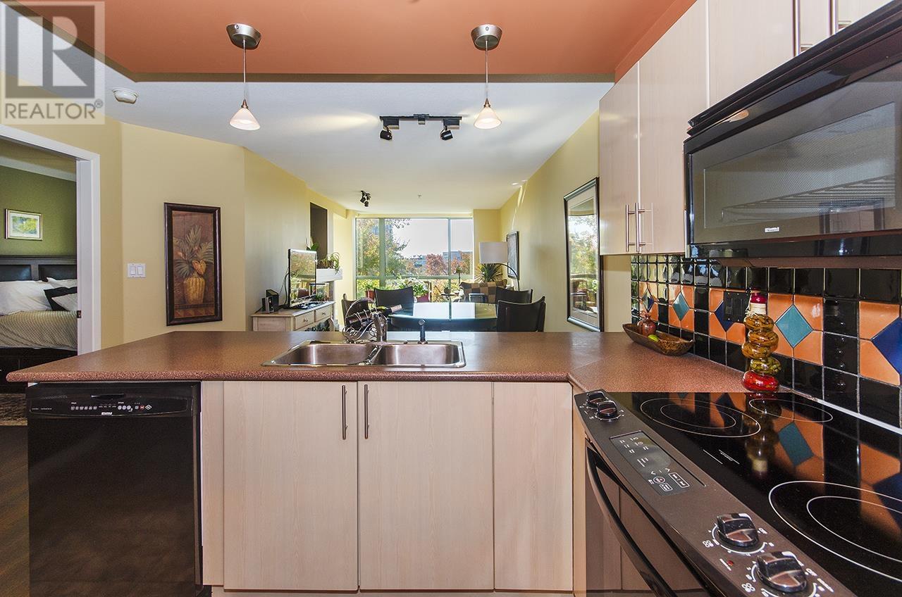 402 212 Lonsdale Avenue, North Vancouver, British Columbia  V7M 2G1 - Photo 3 - R2828045
