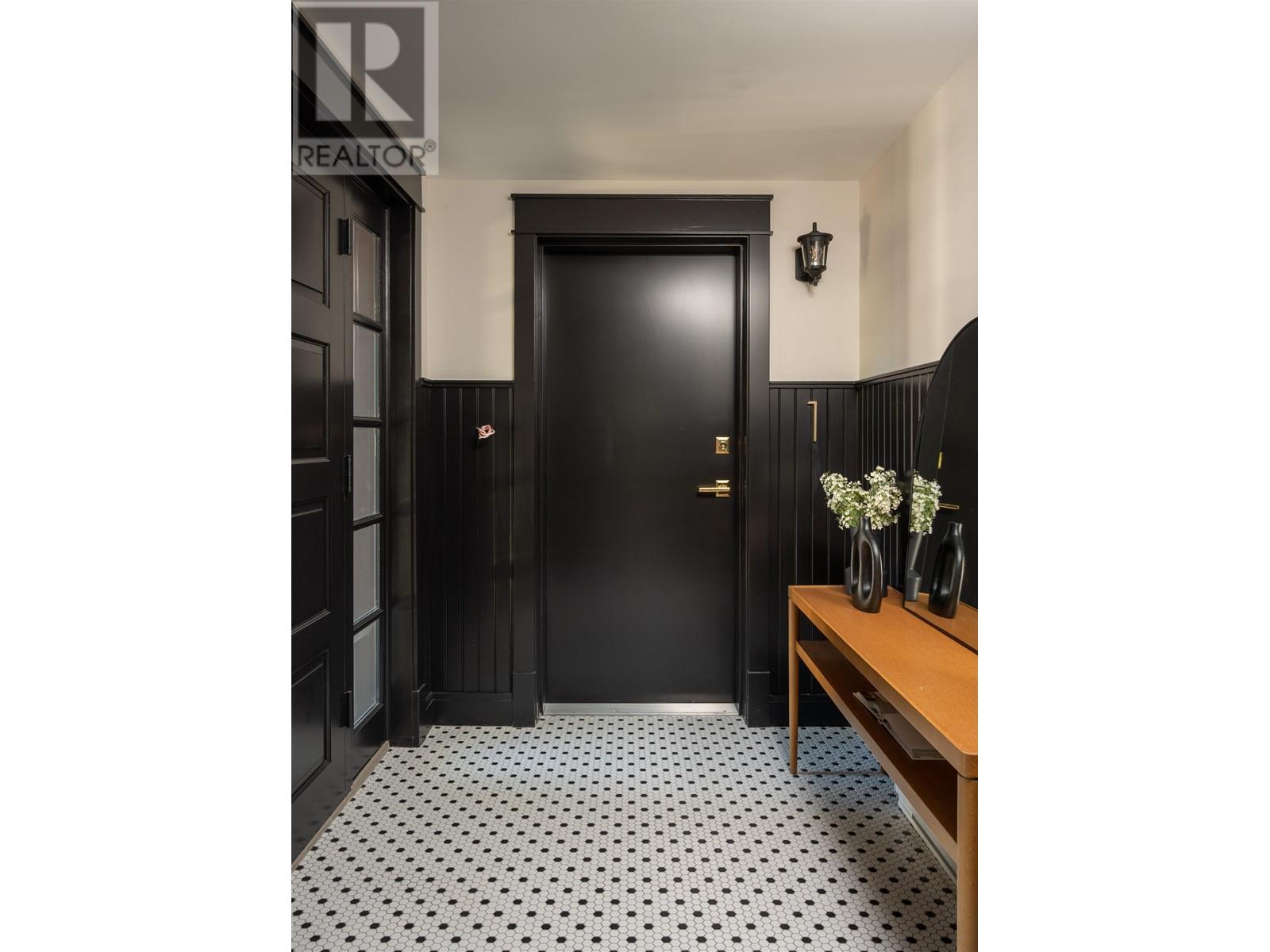 1 1456 W 45th Avenue, Vancouver, British Columbia  V6M 2H1 - Photo 2 - R2828050