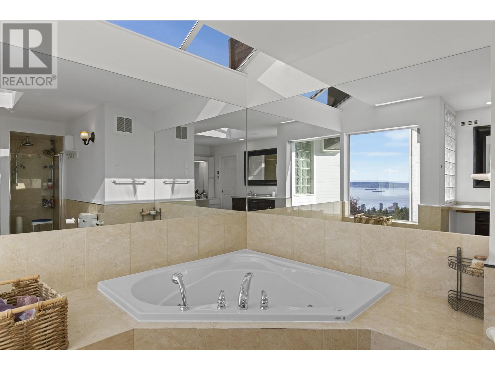 2206 Westhill Drive, West Vancouver, British Columbia  V7S 2Z5 - Photo 18 - R2828013