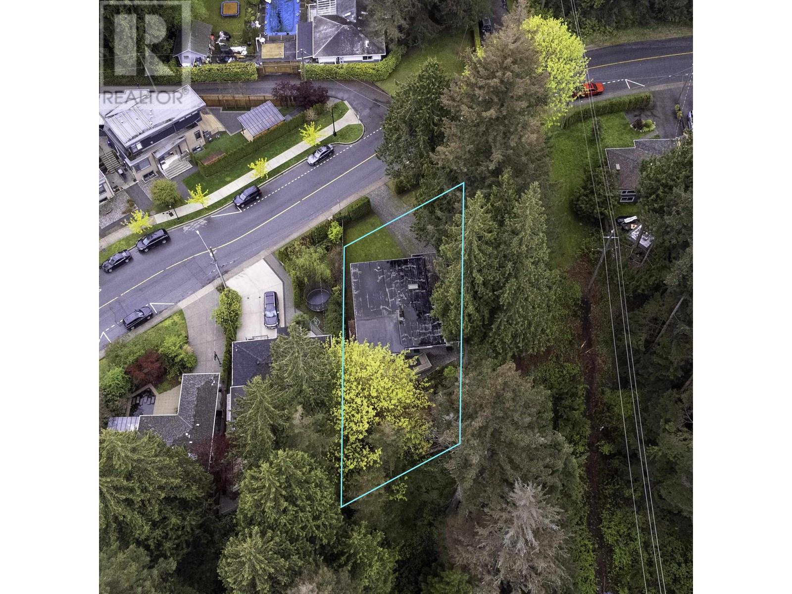 2052 Mackay Avenue, North Vancouver, British Columbia  V7P 2M7 - Photo 19 - R2828027