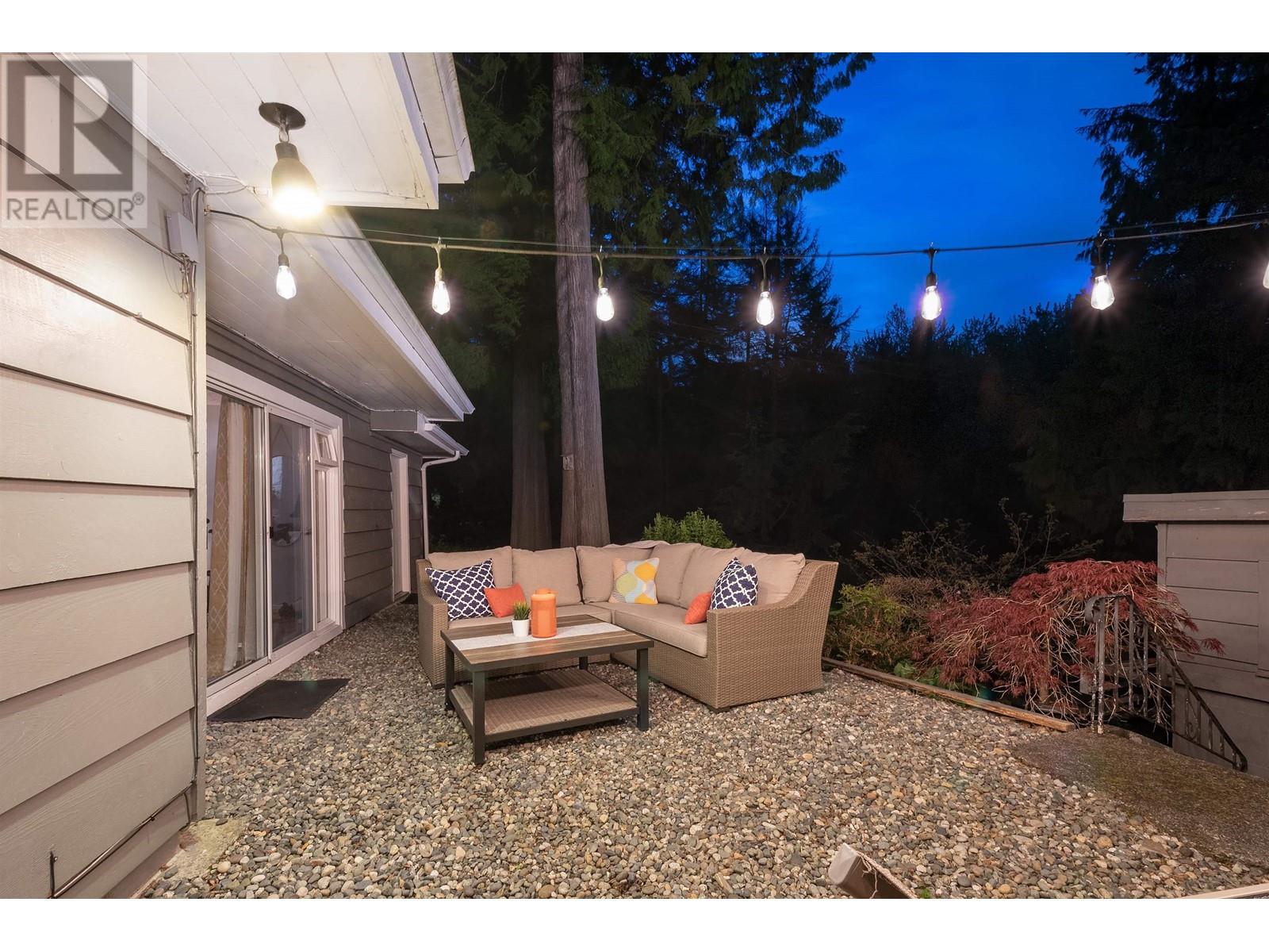 2052 Mackay Avenue, North Vancouver, British Columbia  V7P 2M7 - Photo 24 - R2828027