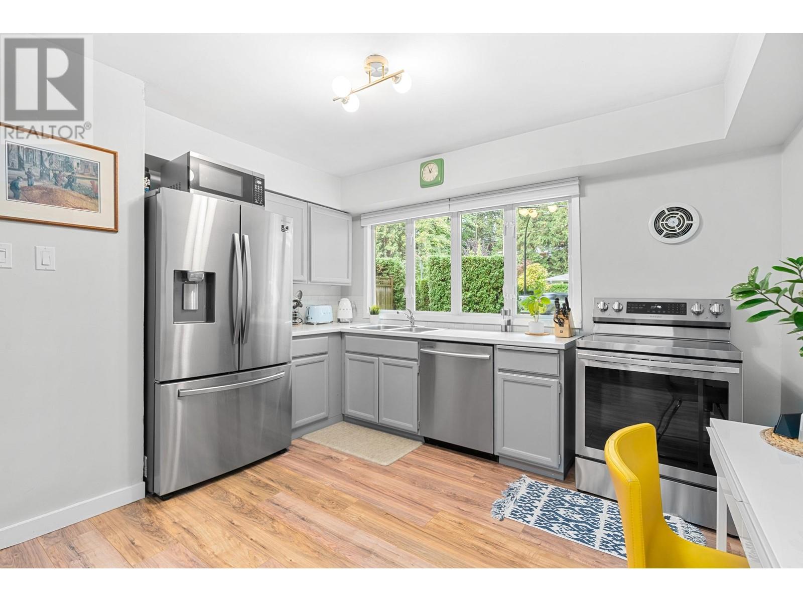 2052 Mackay Avenue, North Vancouver, British Columbia  V7P 2M7 - Photo 3 - R2828027