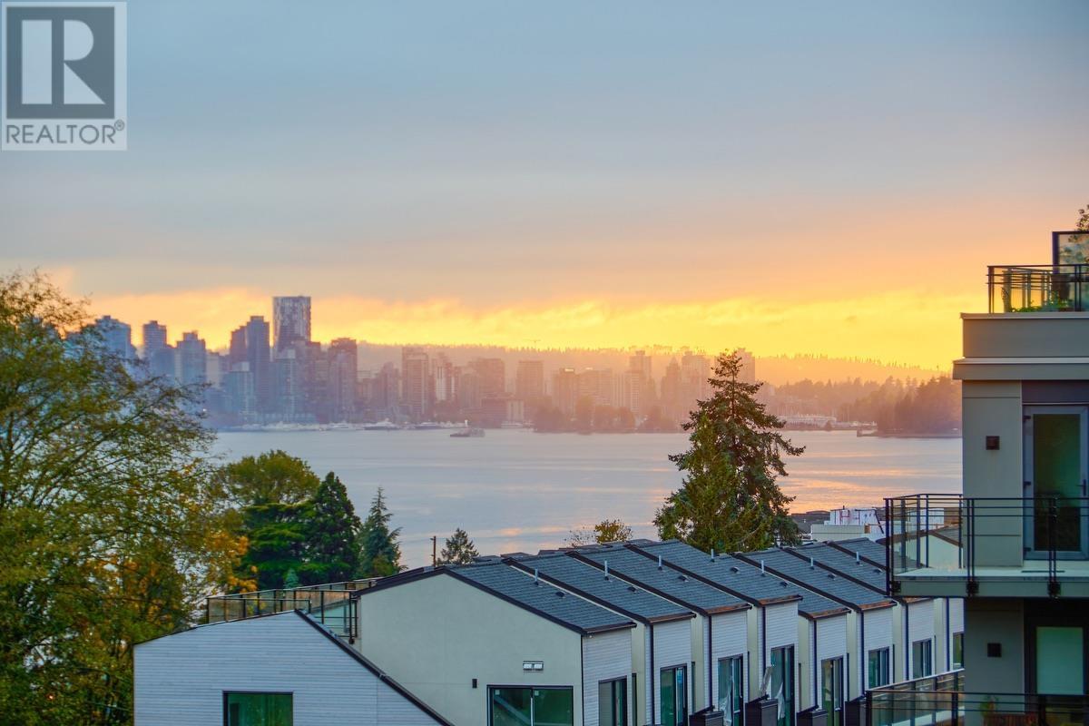 307 733 E 3RD STREET, north vancouver, British Columbia