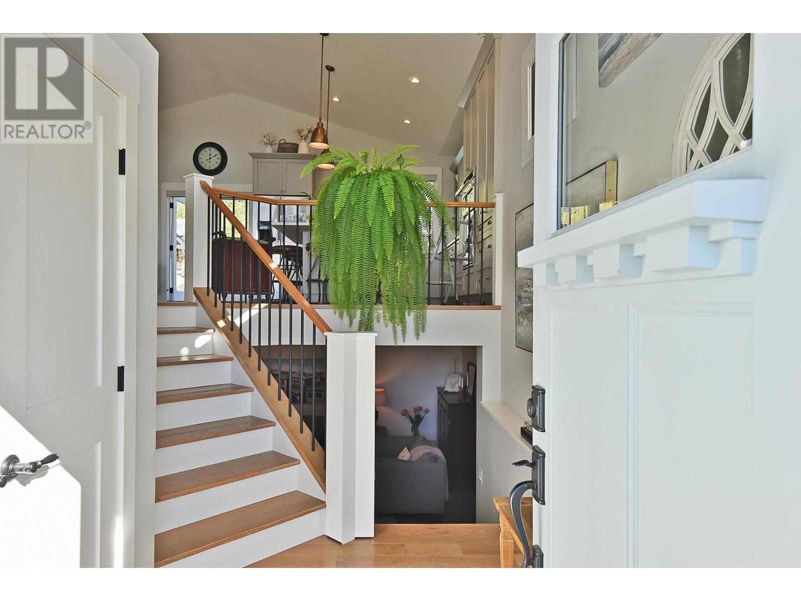 6368 Samron Road, Sechelt, British Columbia  V7Z 0N6 - Photo 5 - R2825834