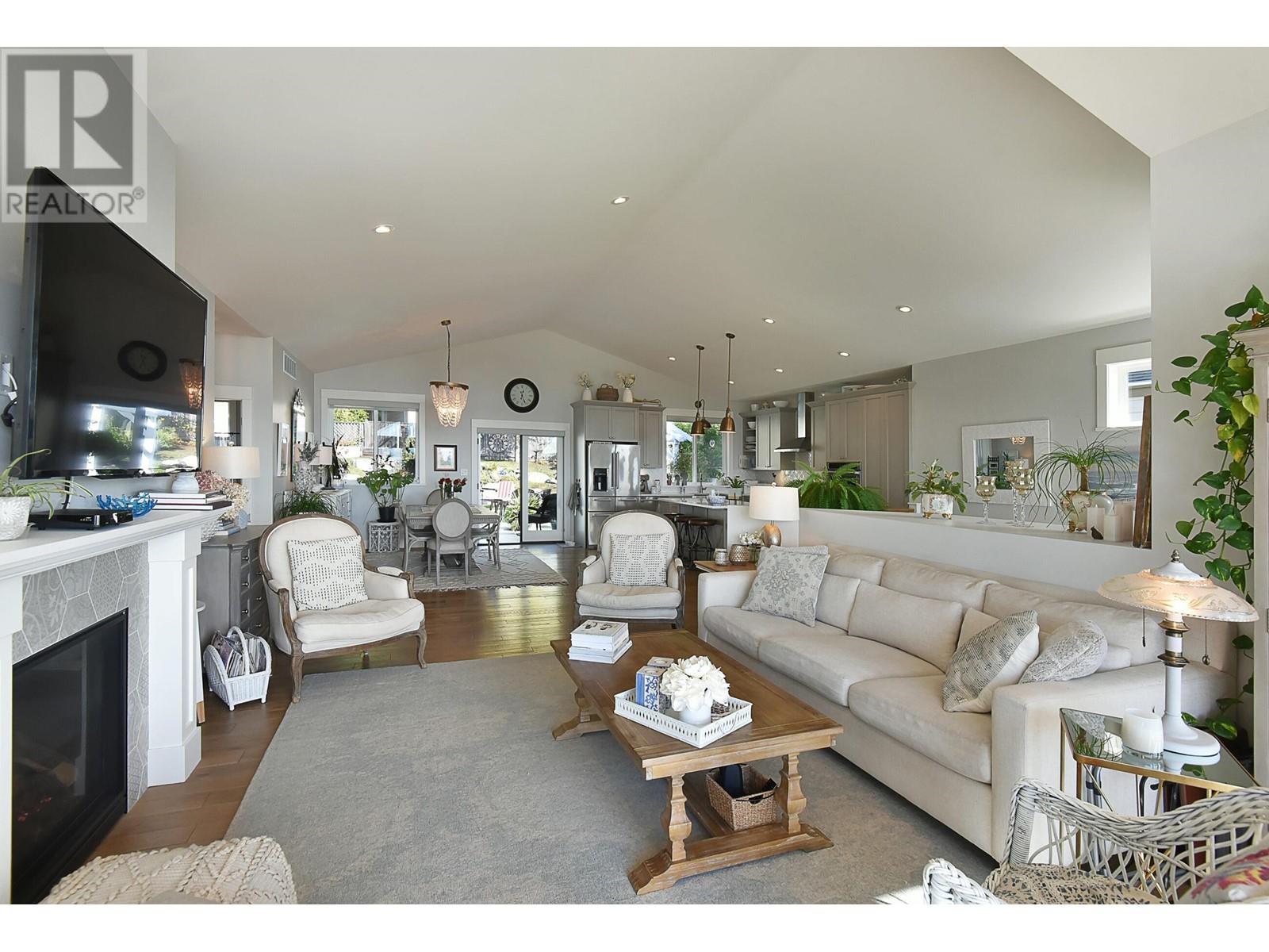 6368 Samron Road, Sechelt, British Columbia  V7Z 0N6 - Photo 13 - R2825834
