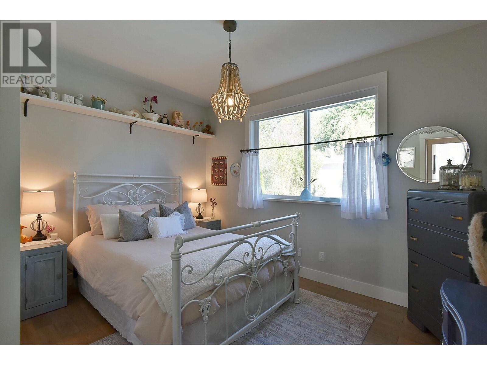 6368 Samron Road, Sechelt, British Columbia  V7Z 0N6 - Photo 22 - R2825834