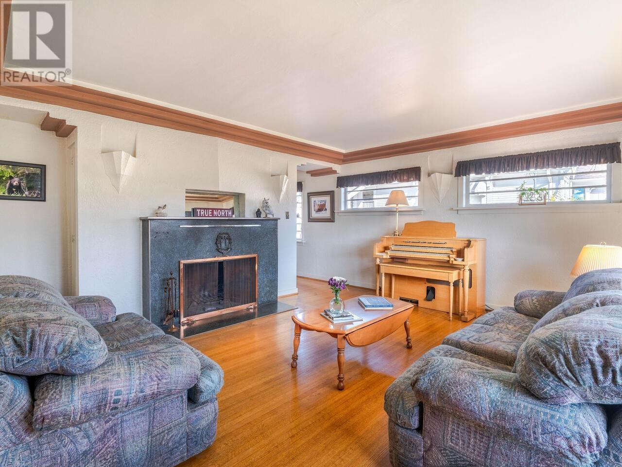 1007 Edinburgh Street, New Westminster, British Columbia  V3M 2V4 - Photo 4 - R2828069