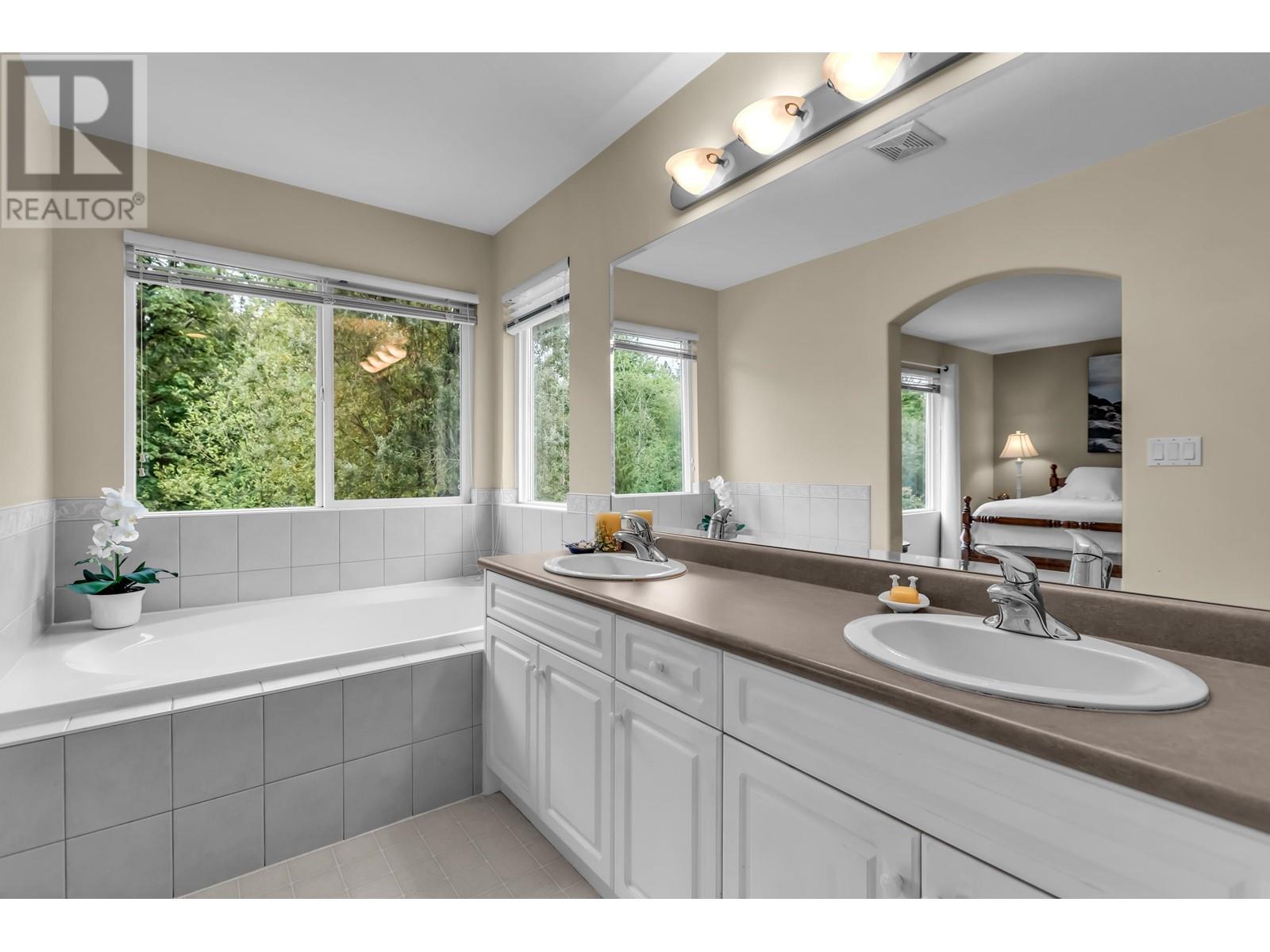 24090 Hill Avenue, Maple Ridge, British Columbia  V2W 1Z9 - Photo 21 - R2815725