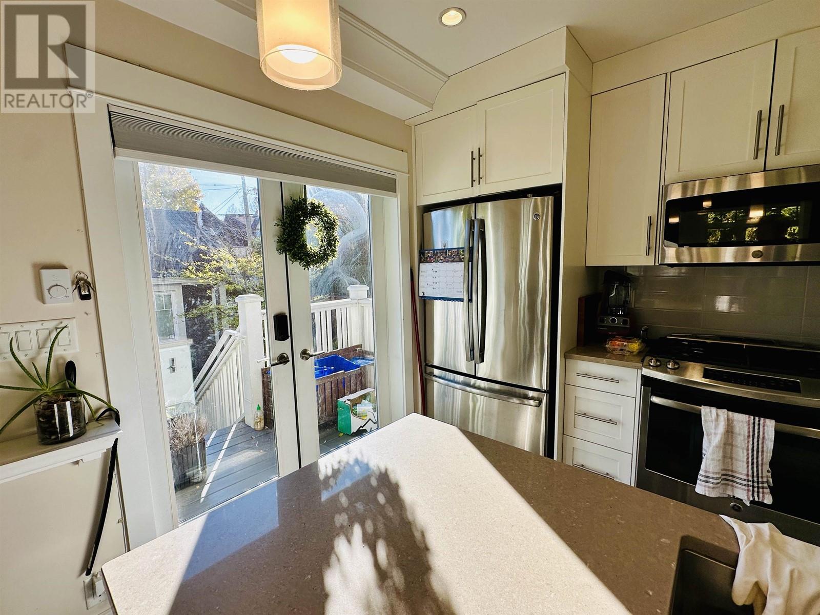 3217 Columbia Street, Vancouver, British Columbia  V5Y 3G7 - Photo 12 - R2825390