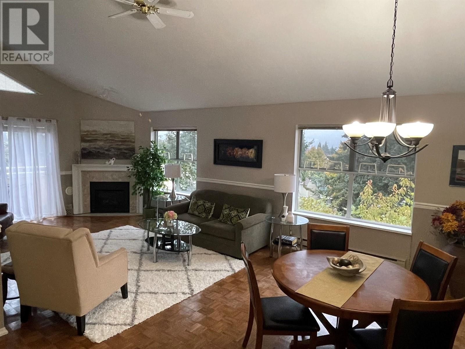 306 5565 Barker Avenue, Burnaby, British Columbia  V5H 2N8 - Photo 2 - R2828105