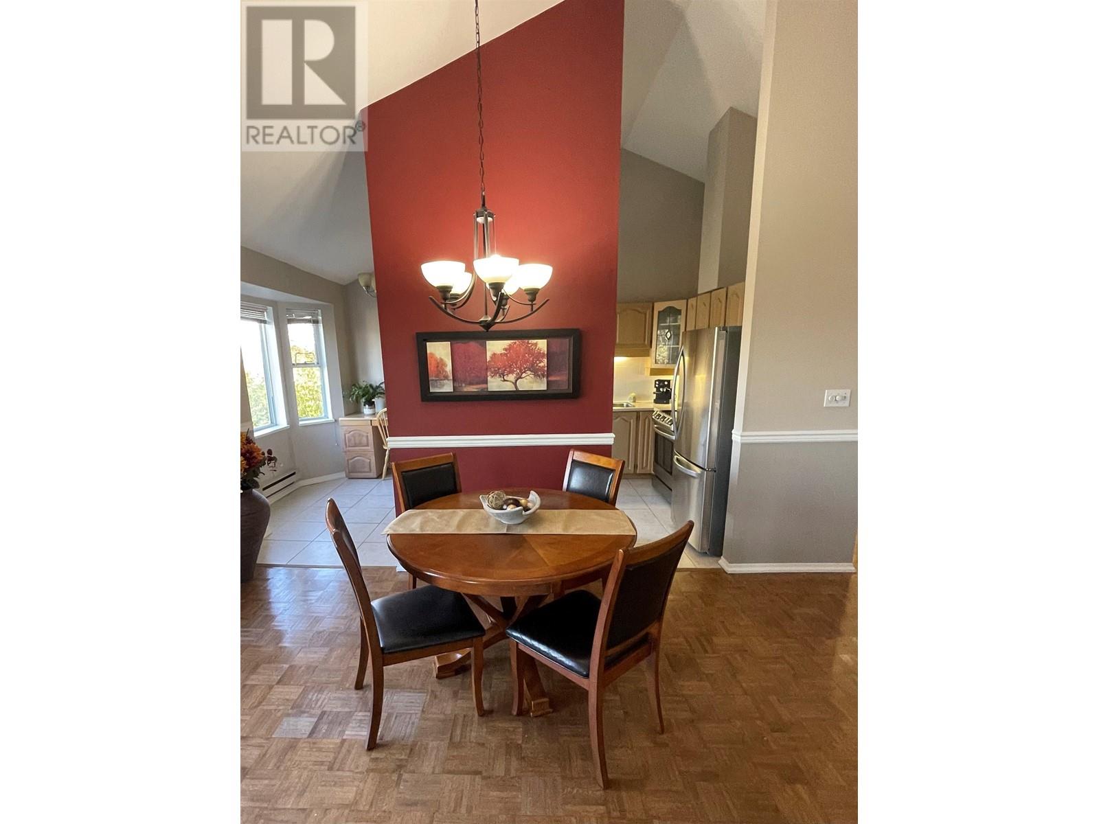 306 5565 Barker Avenue, Burnaby, British Columbia  V5H 2N8 - Photo 5 - R2828105