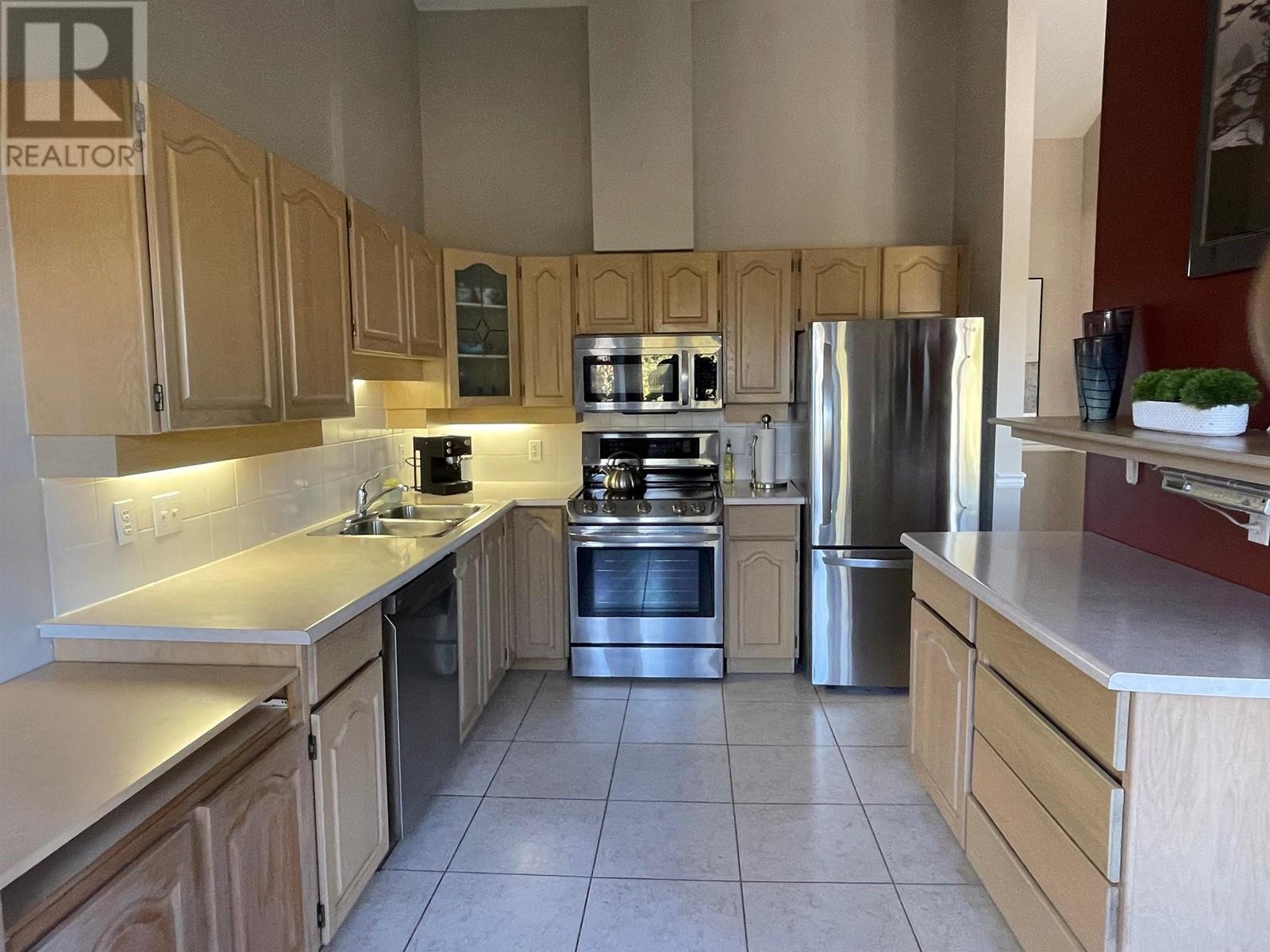 306 5565 Barker Avenue, Burnaby, British Columbia  V5H 2N8 - Photo 6 - R2828105