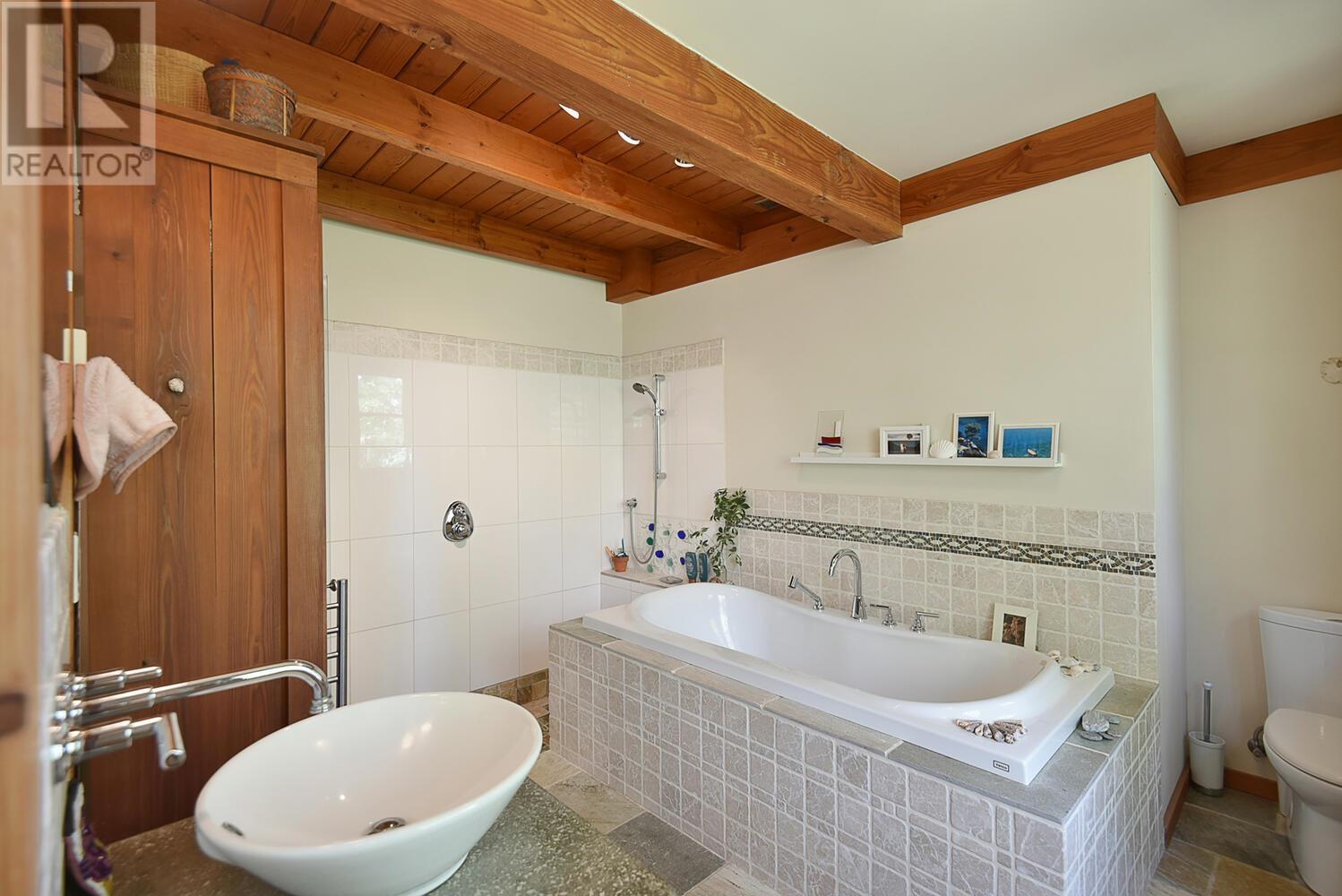 15376 Hallowell Road, Madeira Park, British Columbia  V0N 2H1 - Photo 11 - R2828077