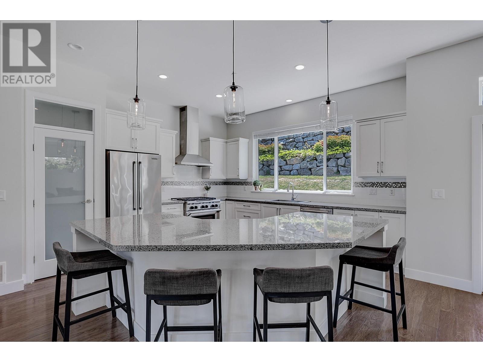 25572 Bosonworth Avenue, Maple Ridge, British Columbia  V2W 1G9 - Photo 3 - R2828145