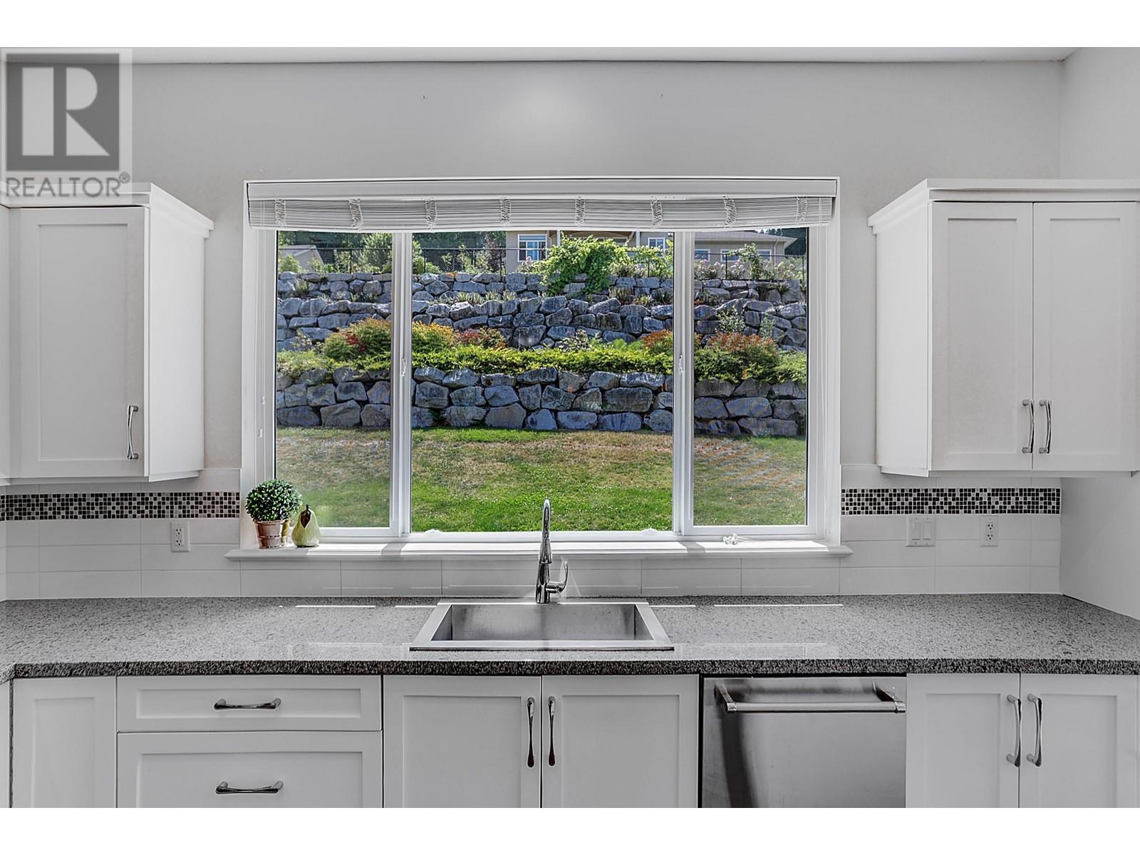 25572 Bosonworth Avenue, Maple Ridge, British Columbia  V2W 1G9 - Photo 6 - R2828145