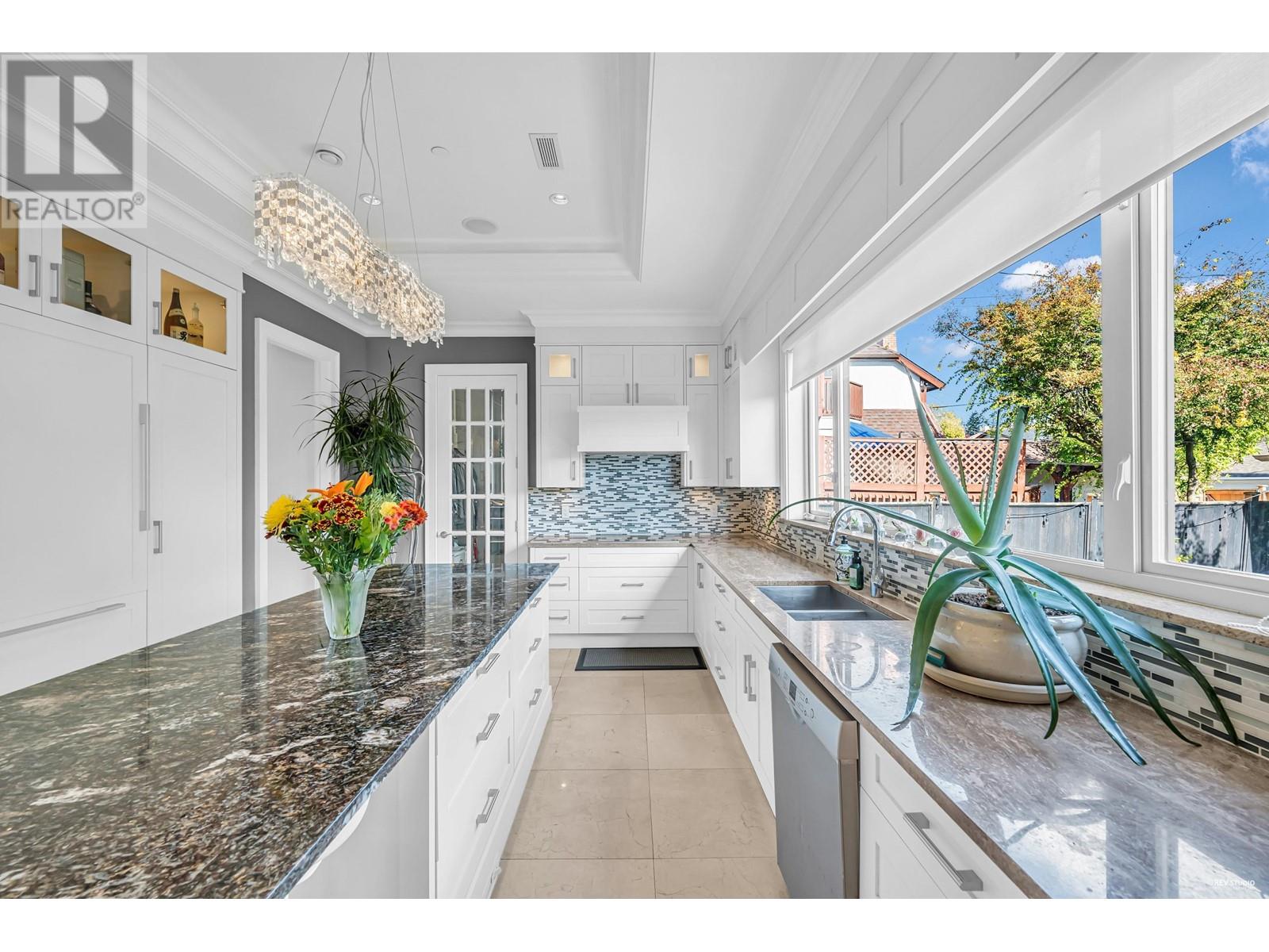 5578 Elizabeth Street, Vancouver, British Columbia  V5Y 3J9 - Photo 8 - R2827817