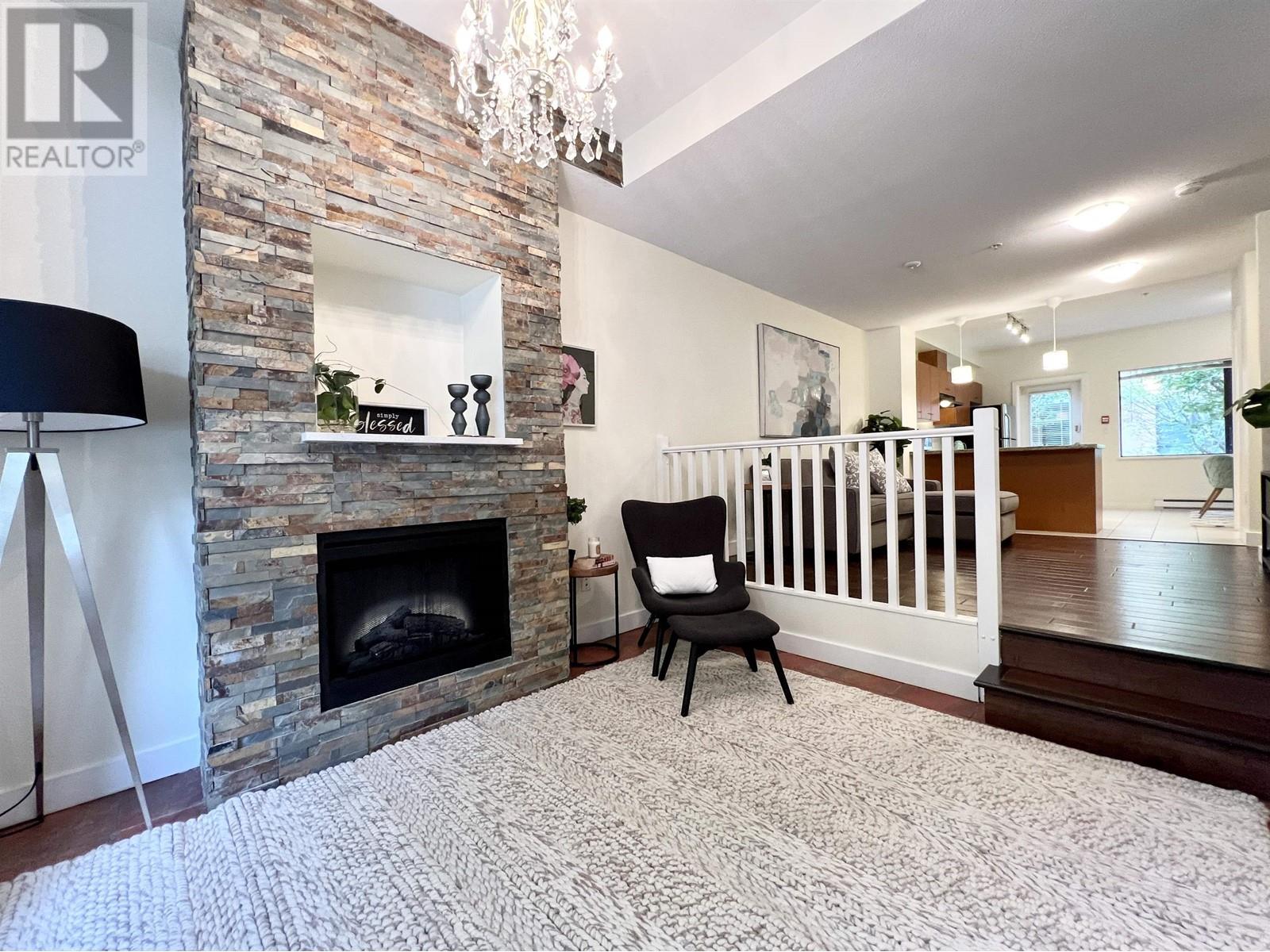 406 Westview Street, Coquitlam, British Columbia  V3K 0A3 - Photo 2 - R2827366